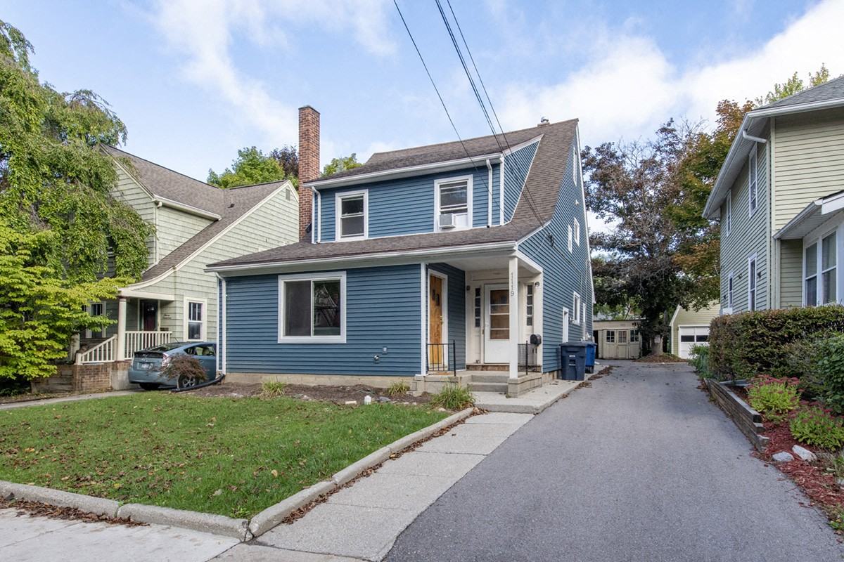 1119 Granger - Photo 2 of 7