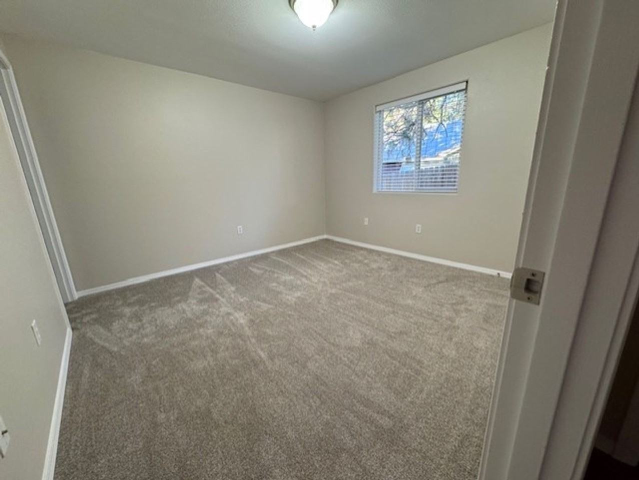 19810 Grassland Ct - Photo 5 of 10