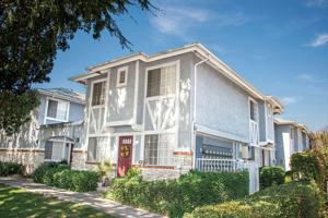 featured image of 569 E 11th St