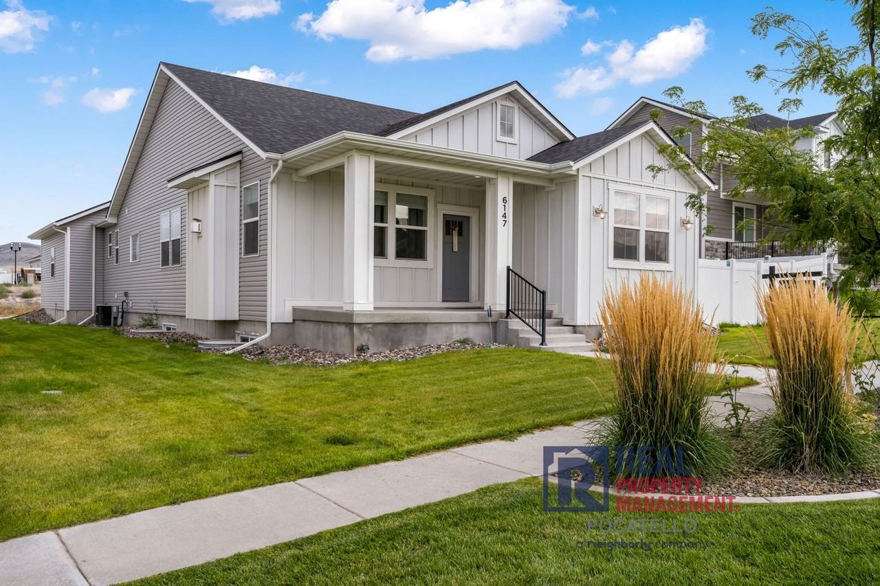 6147 Beacon Ln - Photo 2 of 35