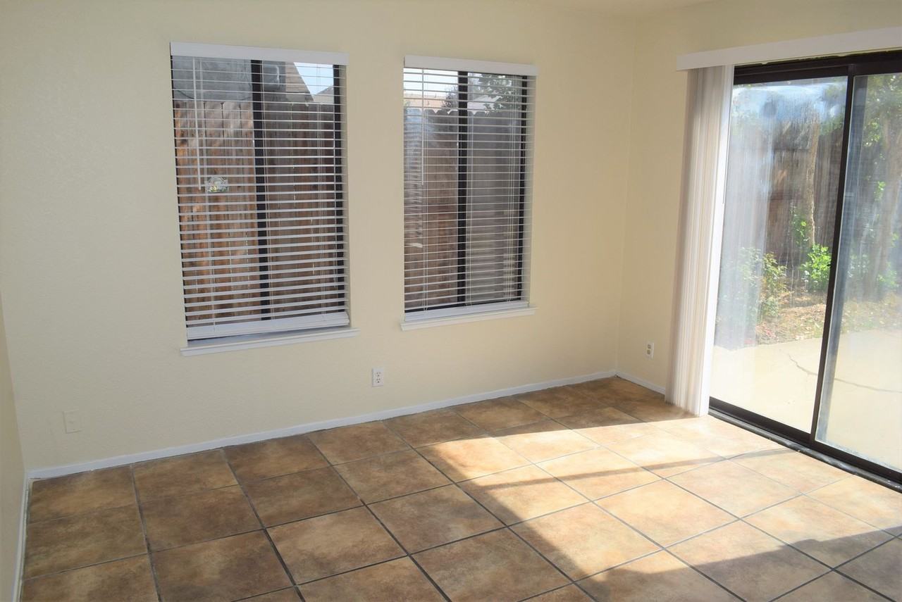 4712 Story Way - Photo 5 of 16