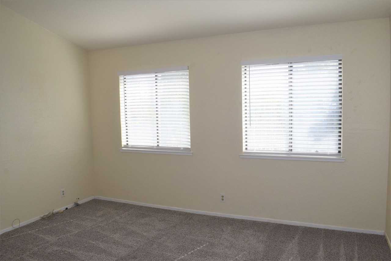 4712 Story Way - Photo 4 of 16