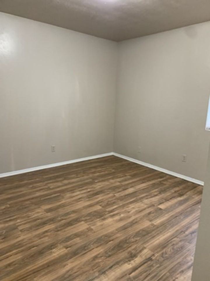 2701 Poplar Circle - Photo 4 of 8