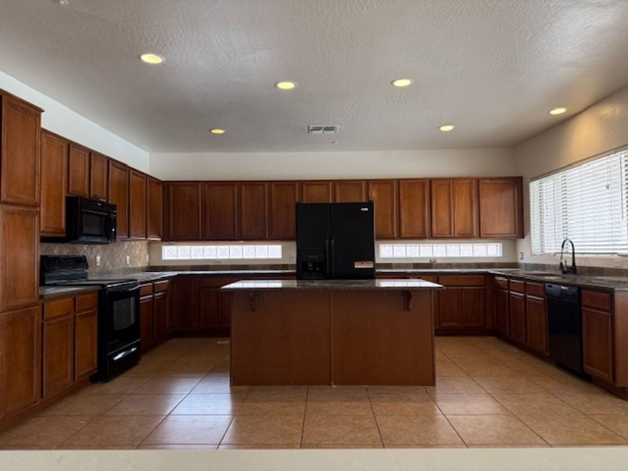 9556 W Blue Sky Dr - Photo 3 of 50