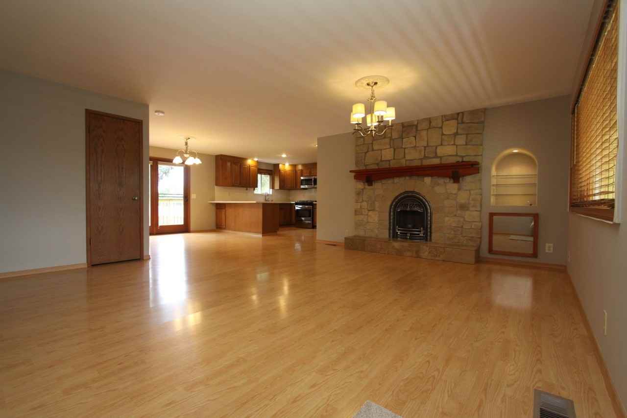 4155 W Lake Sammamish Pkwy Ne - Photo 2 of 6