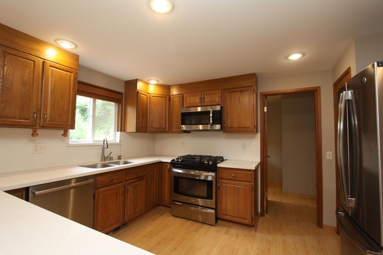 4155 W Lake Sammamish Pkwy Ne - Photo 3 of 6