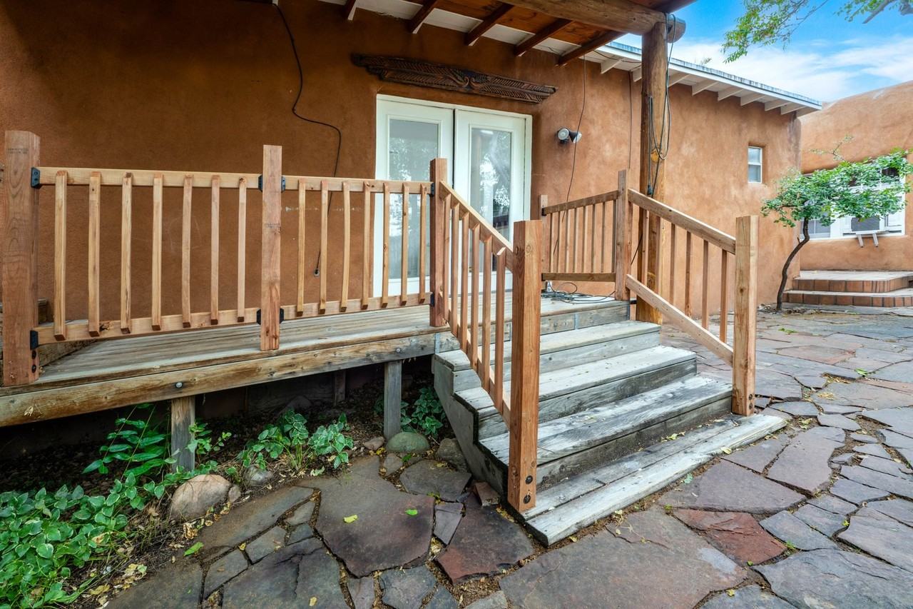 1115 Agua Fria St #B - Photo 4 of 26