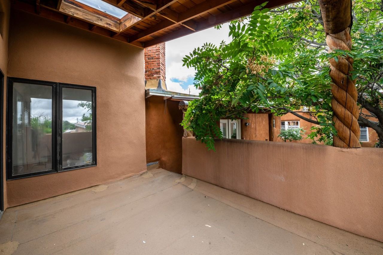 1115 Agua Fria St #B - Photo 6 of 26