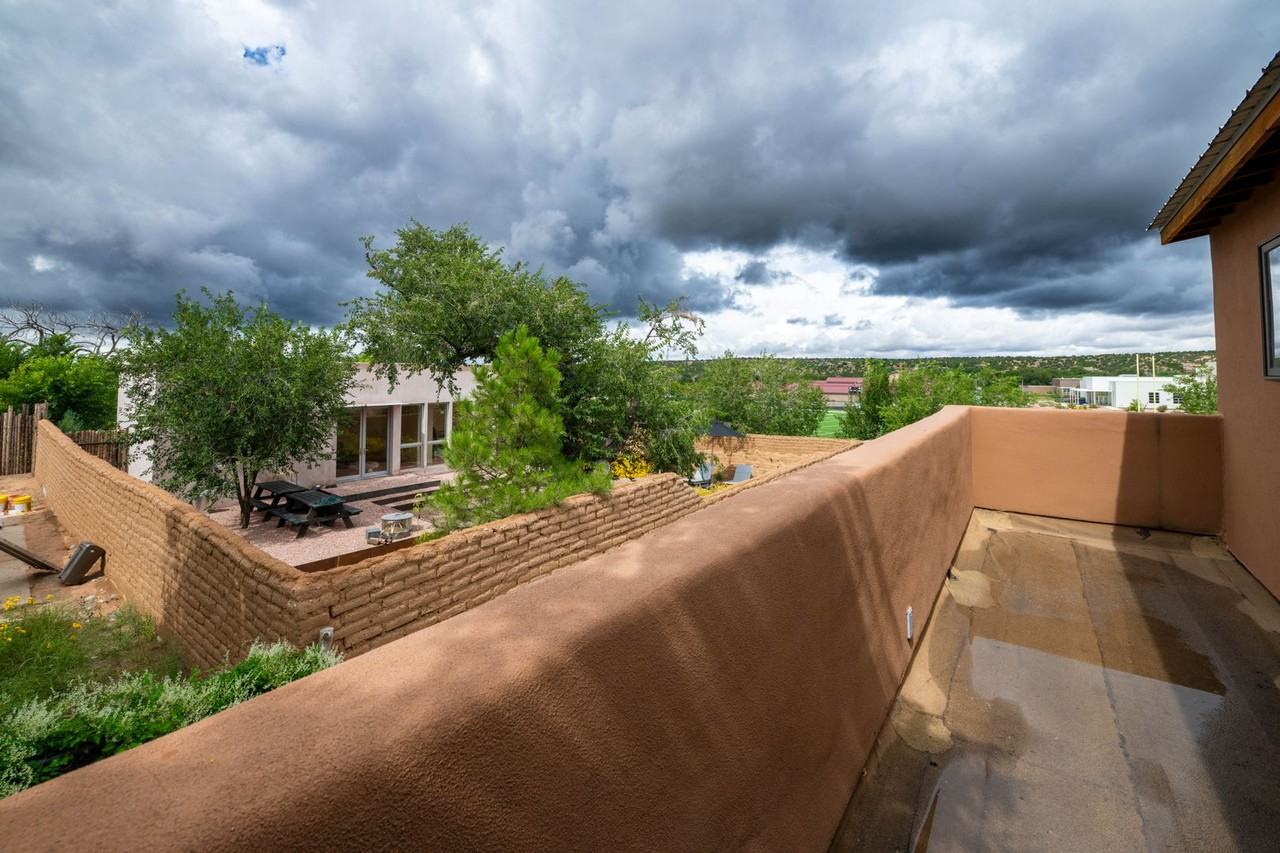 1115 Agua Fria St #B - Photo 7 of 26