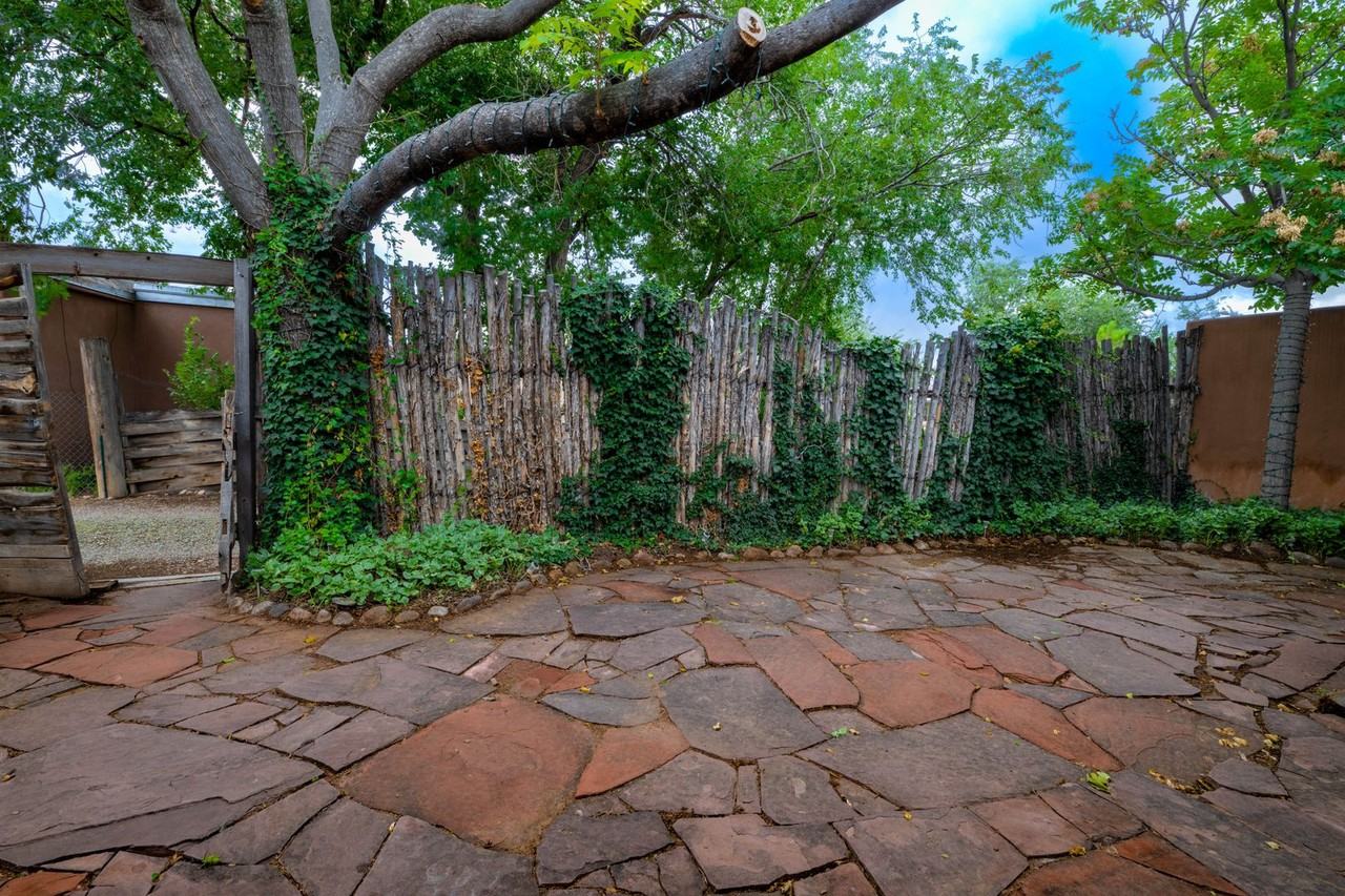1115 Agua Fria St #B - Photo 7 of 25