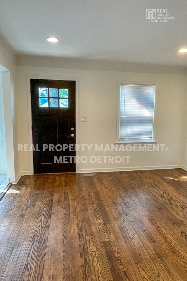 1325 Cherokee Ave - Photo 3 of 23