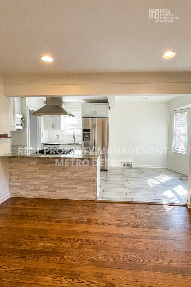 1325 Cherokee Ave - Photo 5 of 23