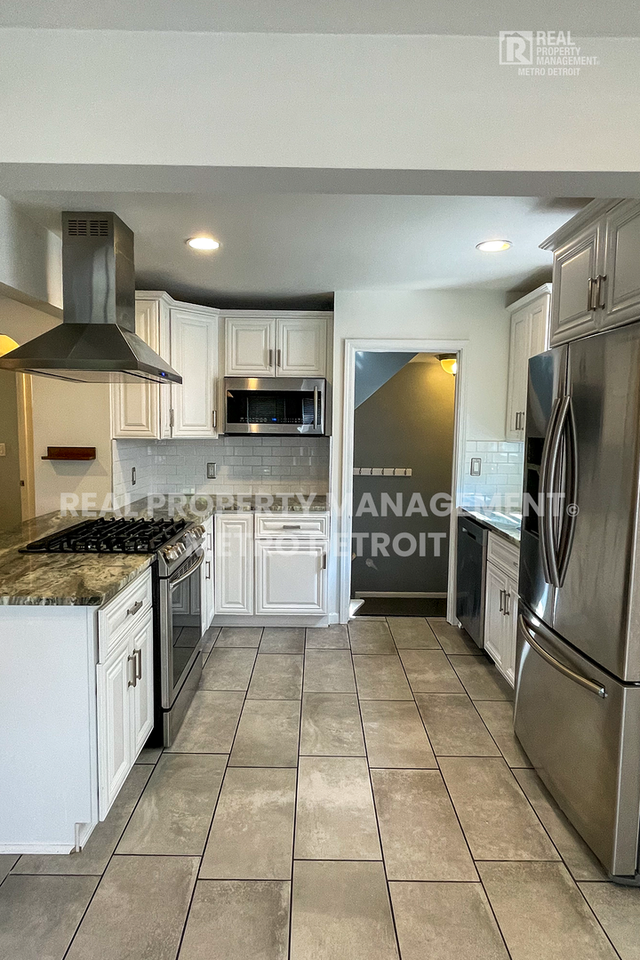 1325 Cherokee Ave - Photo 7 of 23