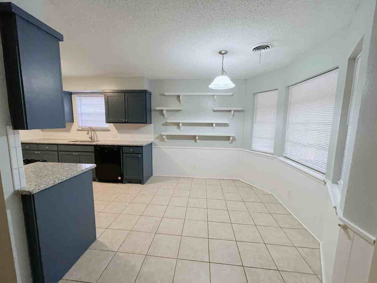 1200 Alma Dr - Photo 7 of 10