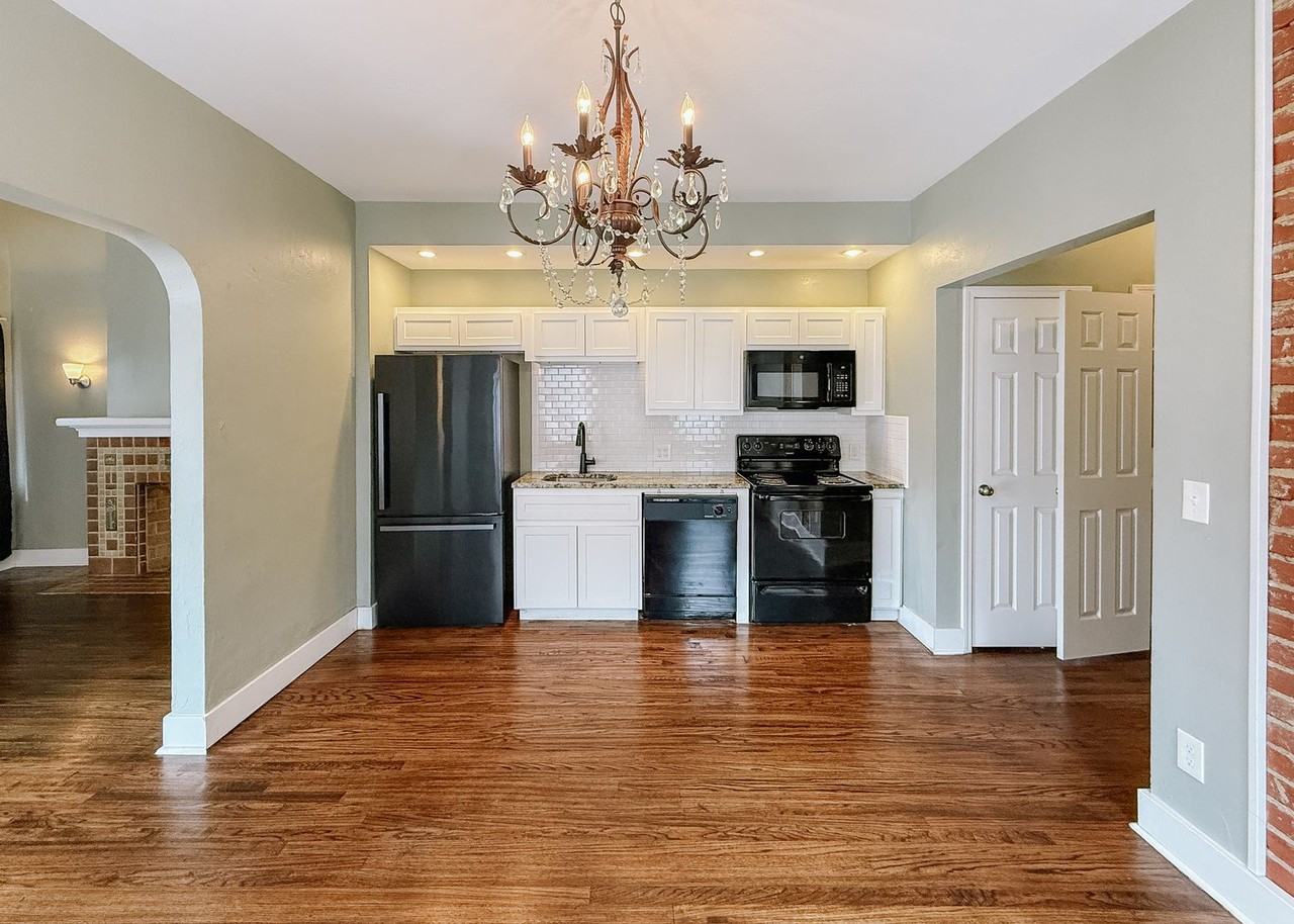 911 East Dr - Photo 2 of 27