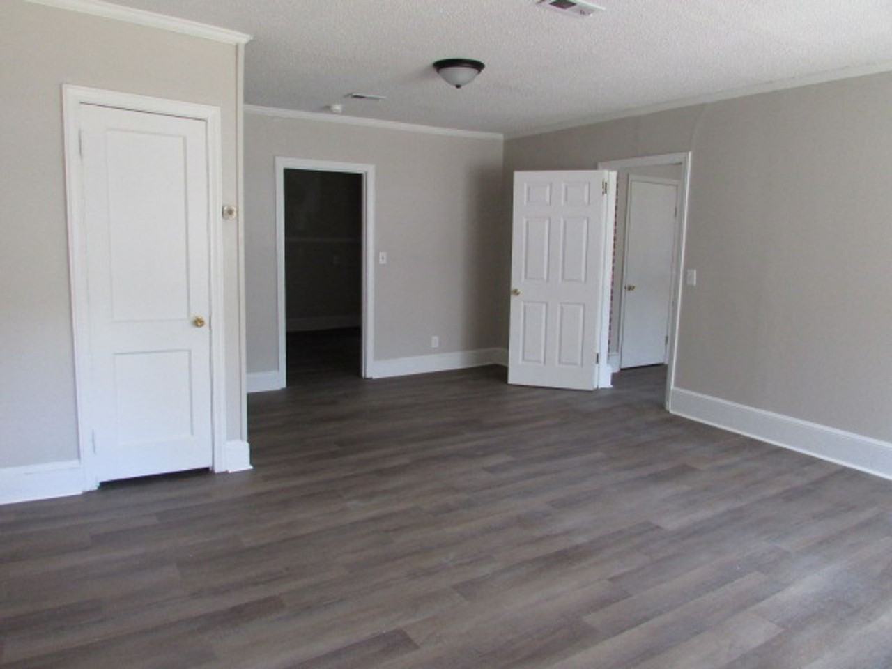 451 Robney Dr - Photo 2 of 9