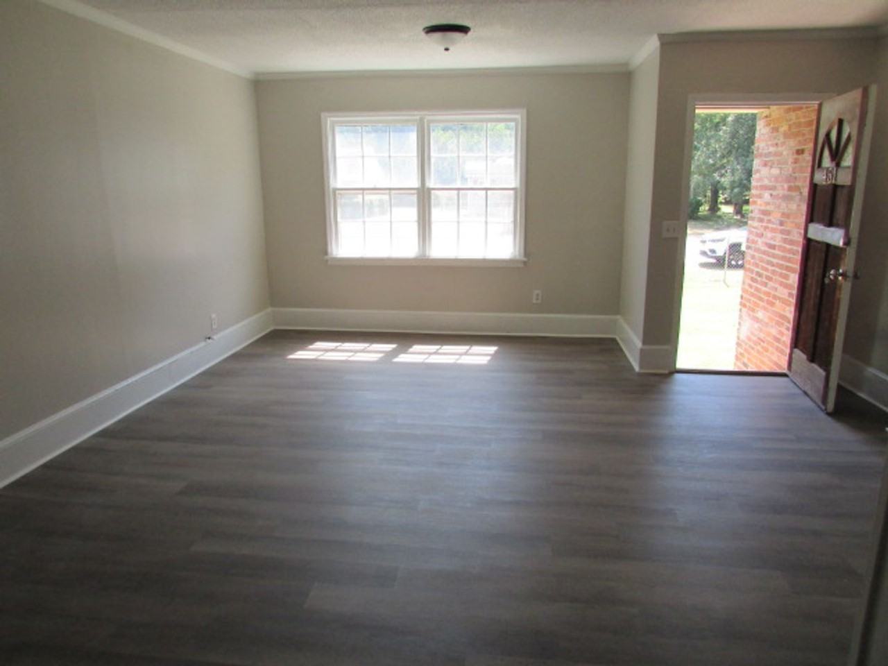 451 Robney Dr - Photo 3 of 9