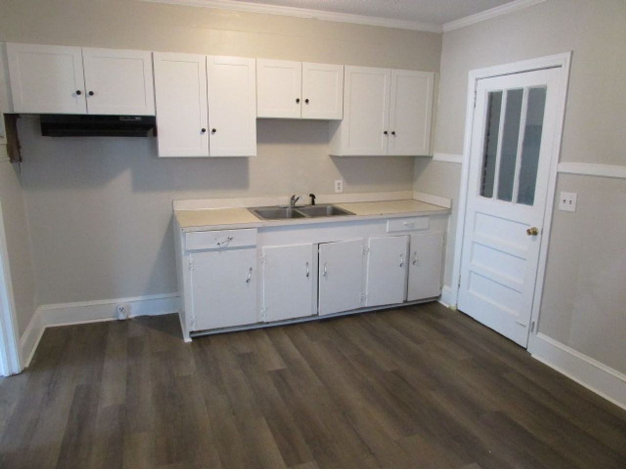 451 Robney Dr - Photo 5 of 9