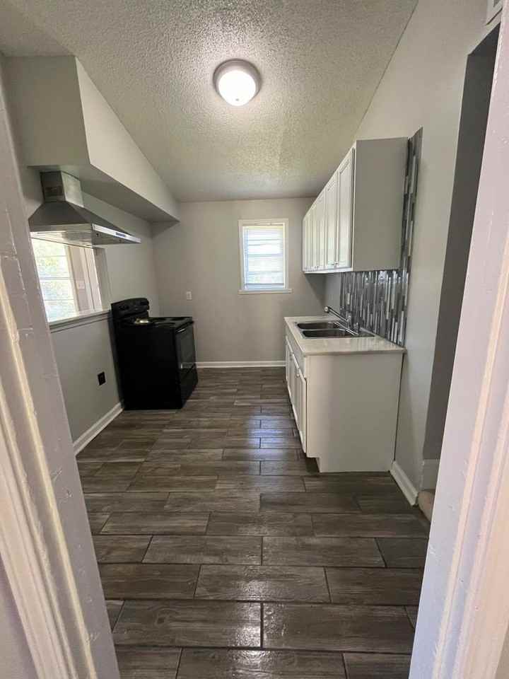 708 Mohawk Avenue - Photo 4 of 13