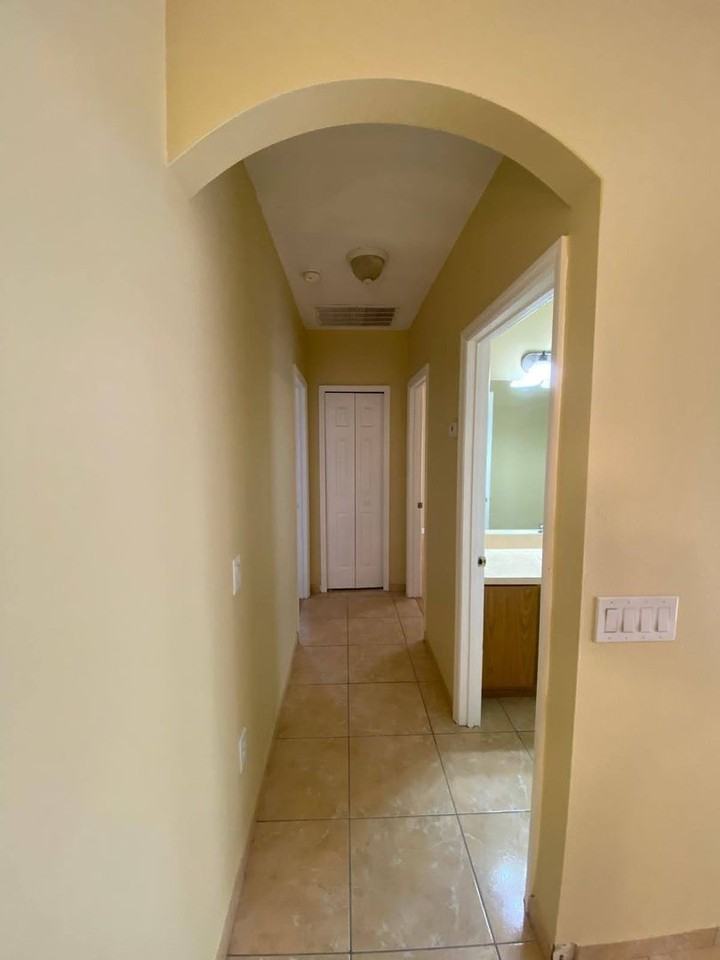 35 Coventry Ct - Photo 2 of 11