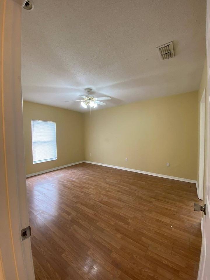 35 Coventry Ct - Photo 5 of 11