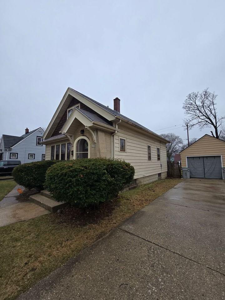 5459 N 53rd St - Photo 2 of 2