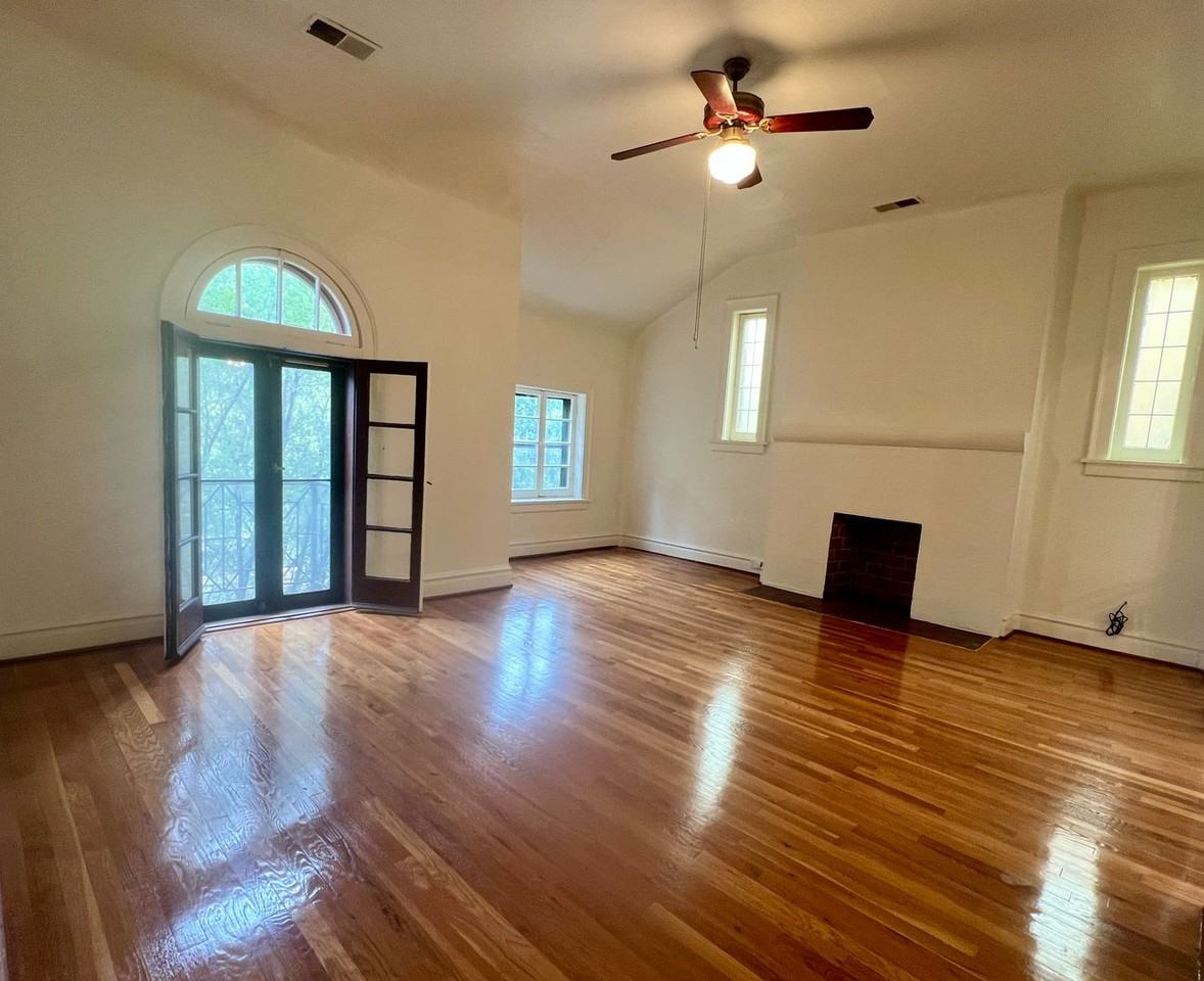 7360 Pershing Ave - Photo 4 of 29