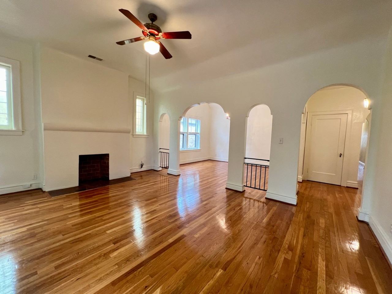 7360 Pershing Ave - Photo 6 of 29