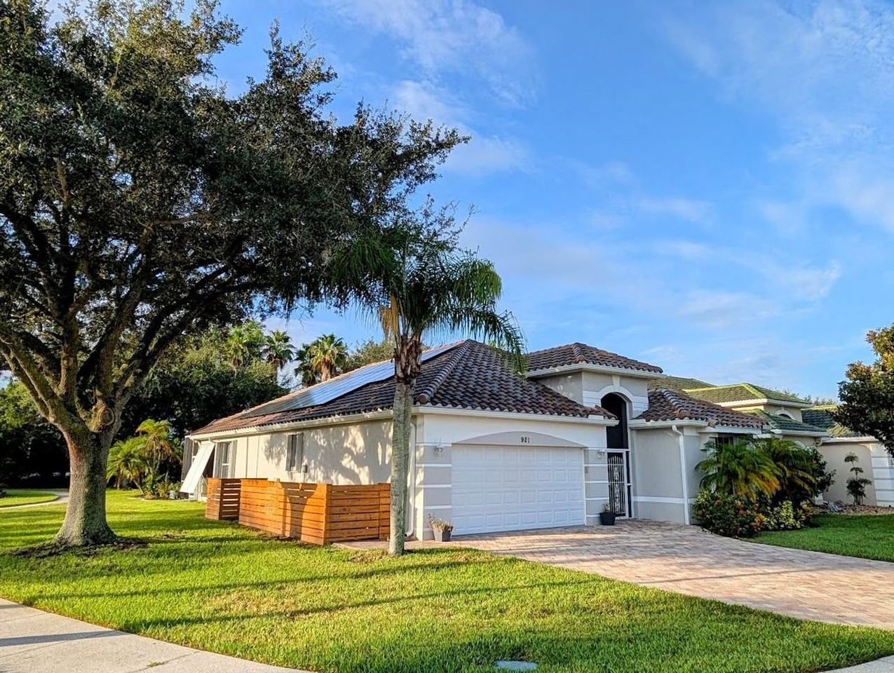 921 Wimbledon Dr - Photo 3 of 32