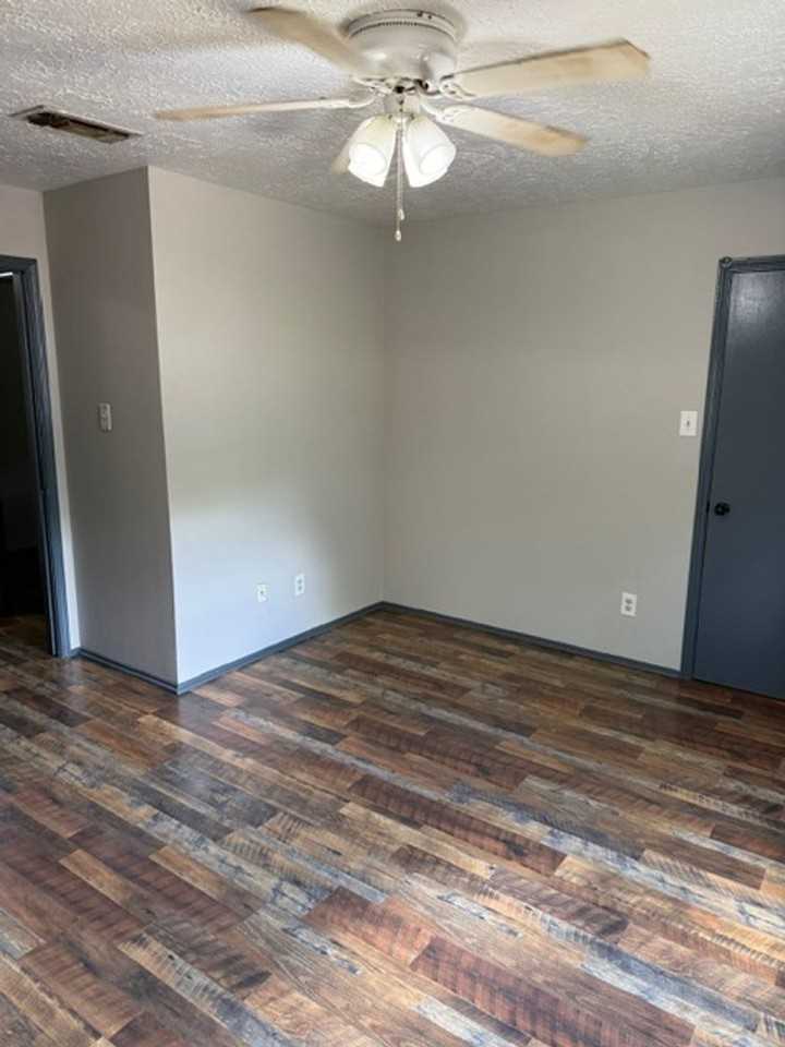1113 Dartmouth St #A - Photo 2 of 19