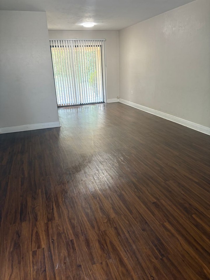 2606 Old Bainbridge Rd - Photo 3 of 7