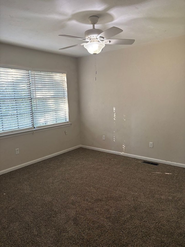 2606 Old Bainbridge Rd - Photo 5 of 7