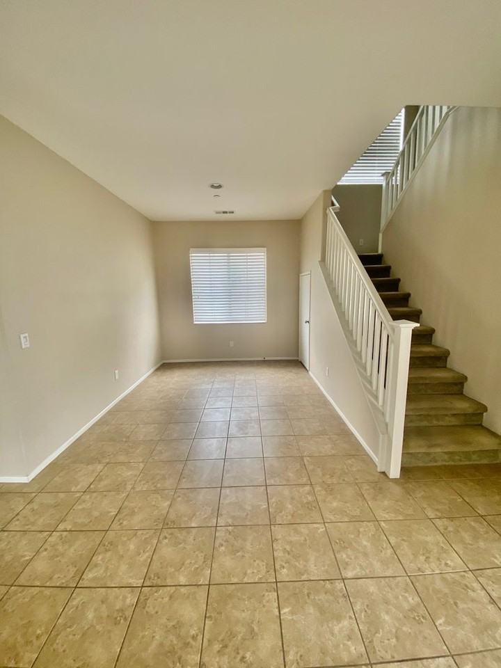 518 Field St - Photo 2 of 18
