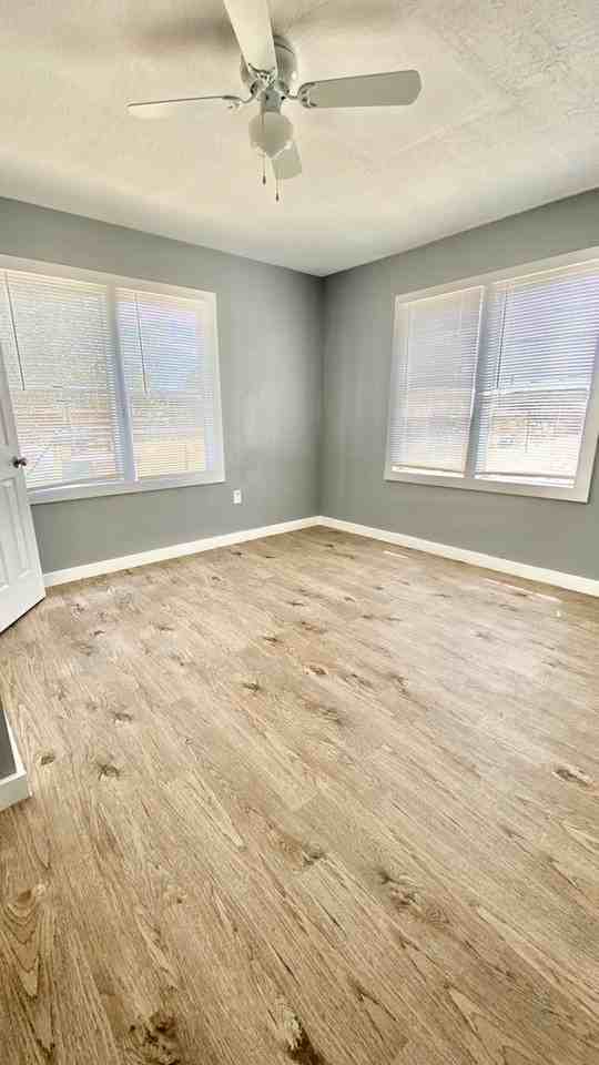 3007 Henderson Ave - Photo 5 of 9