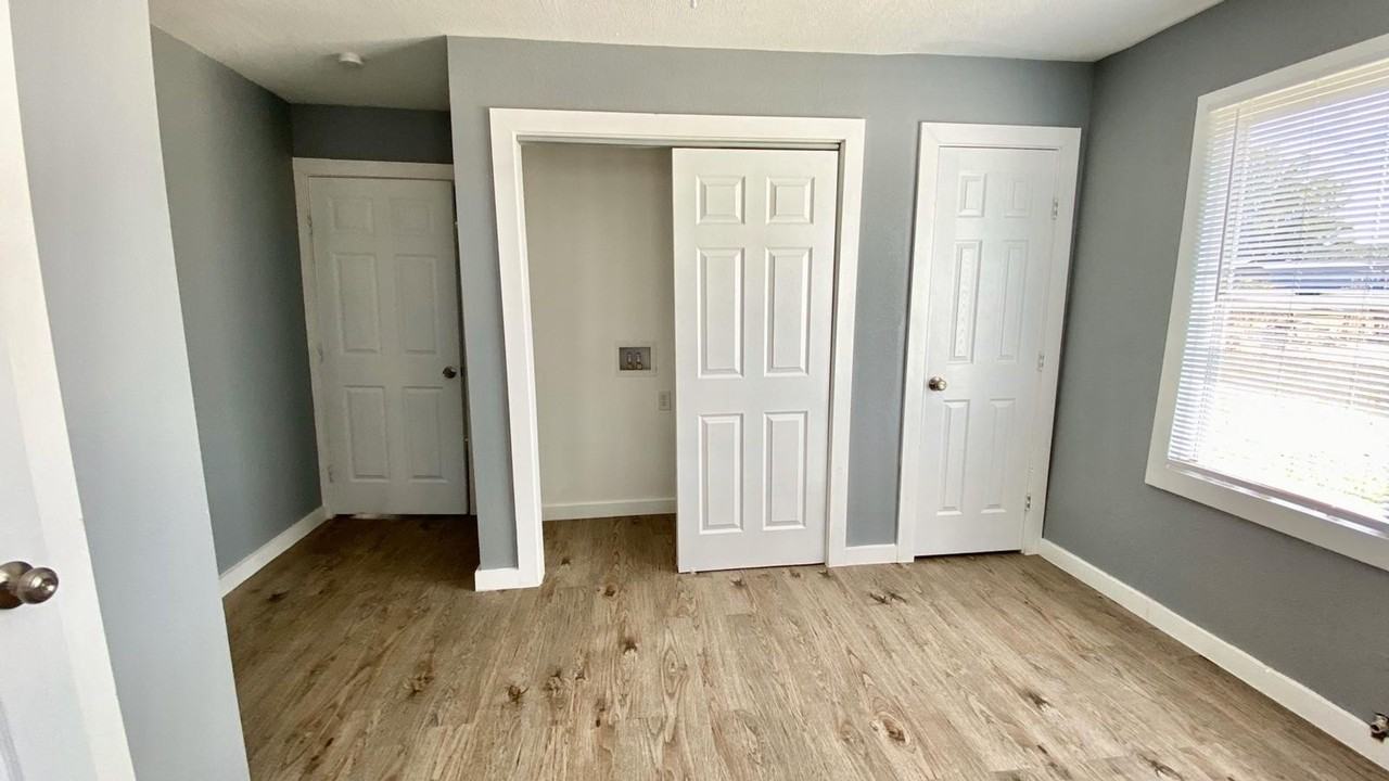 3007 Henderson Ave - Photo 6 of 9