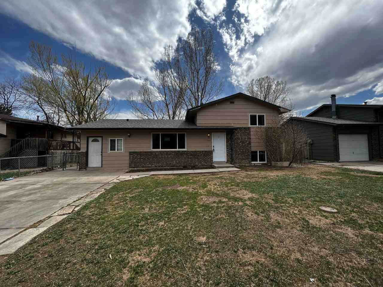 2507 Timber Ct - Photo 2 of 28