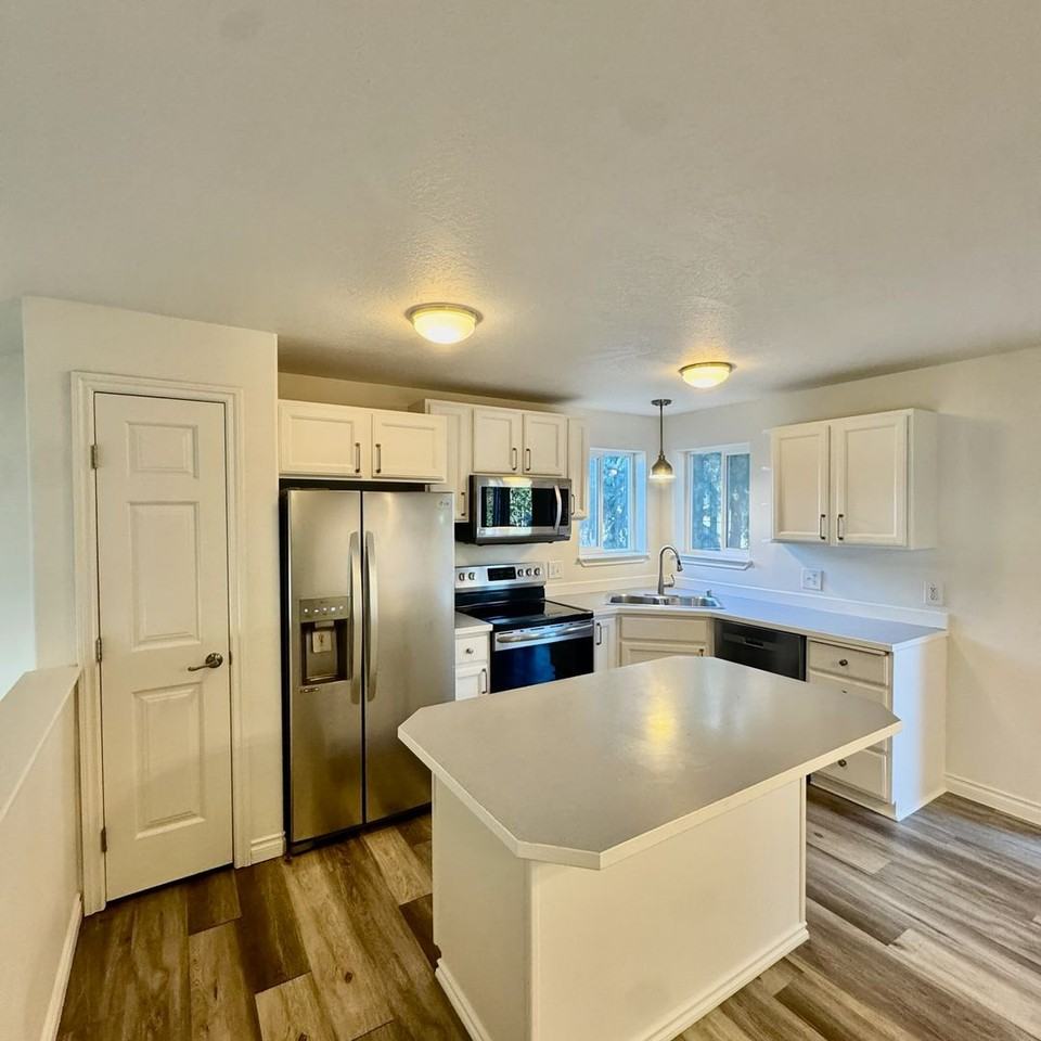 674 E Red Fir Ln - Photo 5 of 18