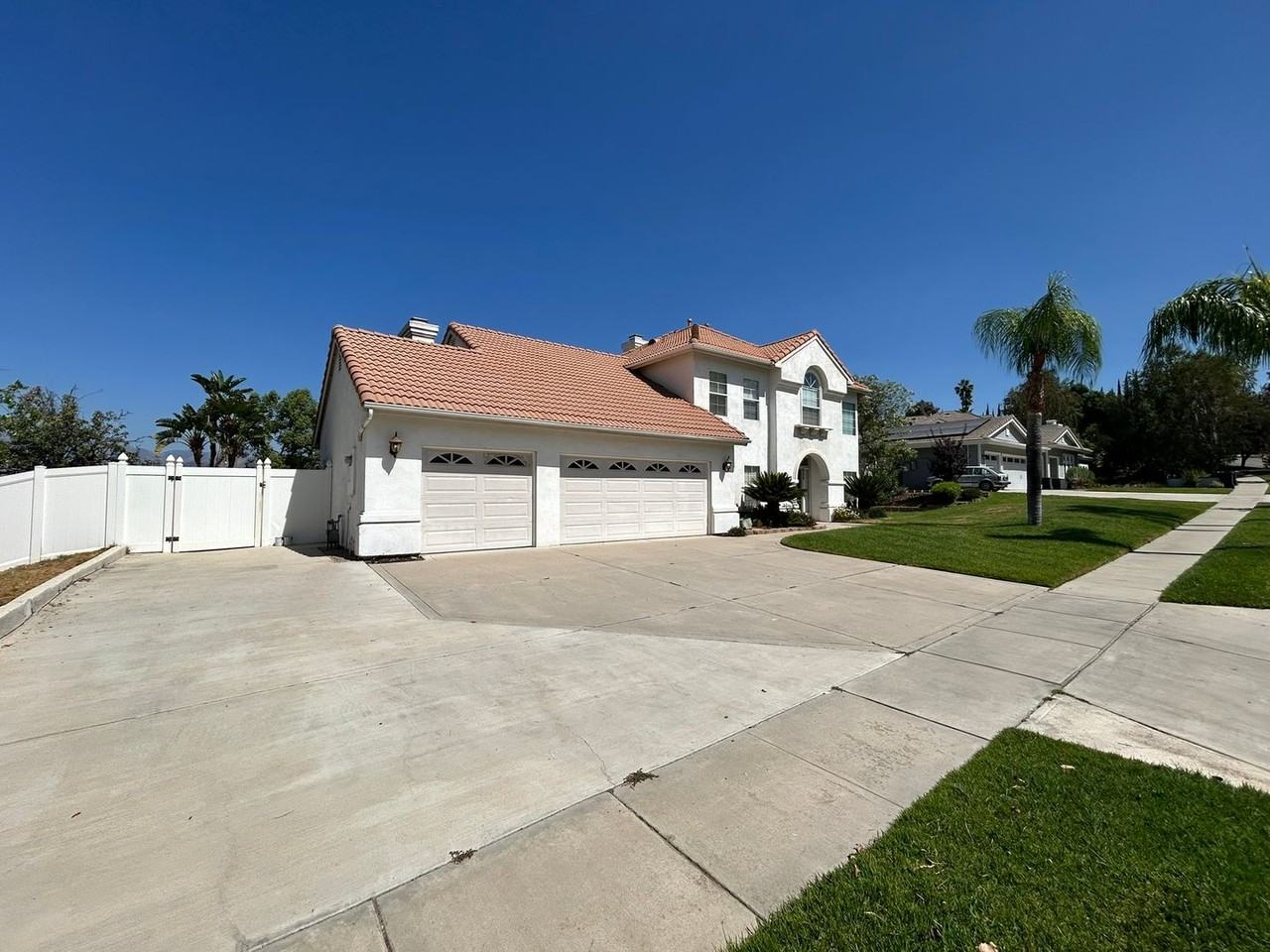 629 Golden West Dr - Photo 2 of 24