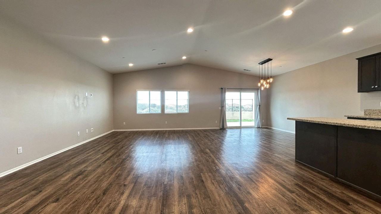 251 Tanglewood Dr - Photo 2 of 27