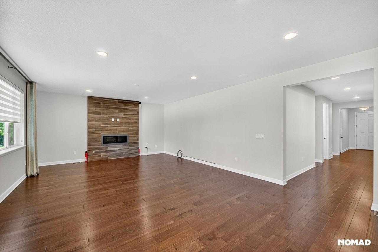 4631 Lakeside Drive - Photo 6 of 47