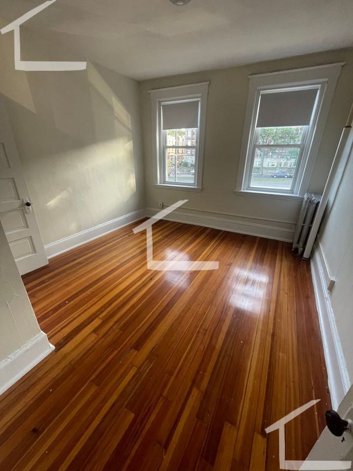 1361 Commonwealth Ave - Photo 5 of 8