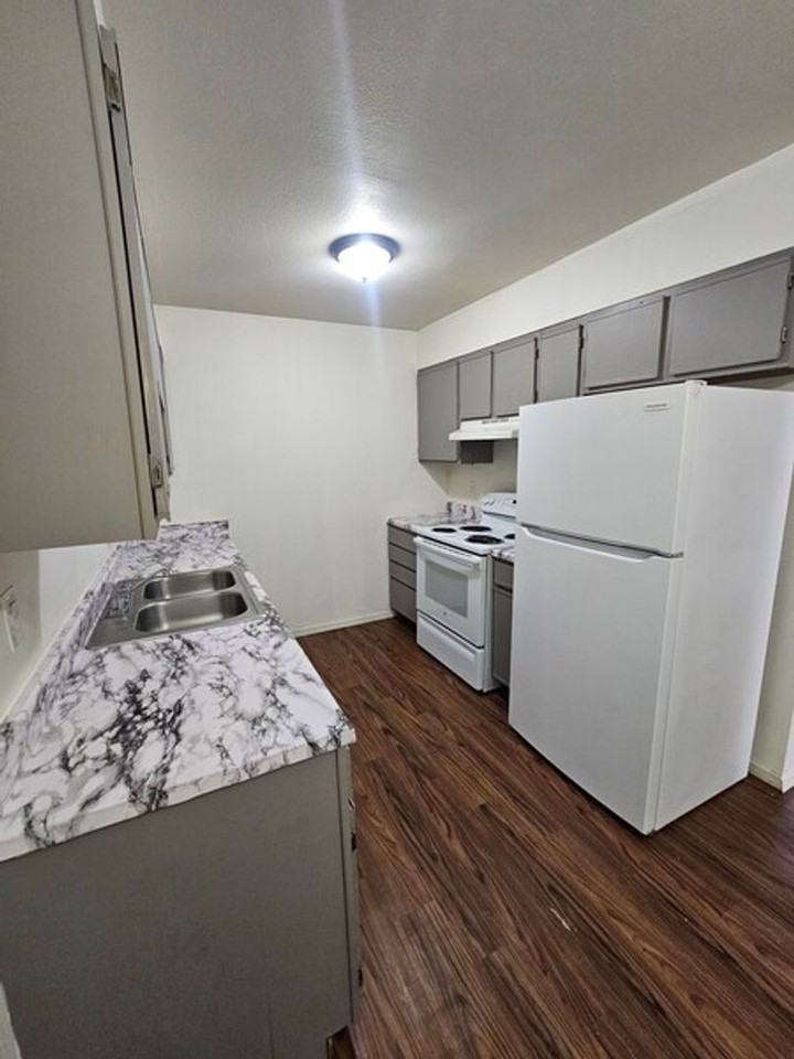 2640 E 34th St - Photo 3 of 5