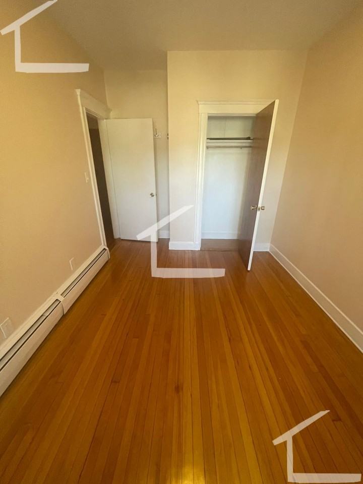 158 Winthrop Rd - Photo 4 of 8