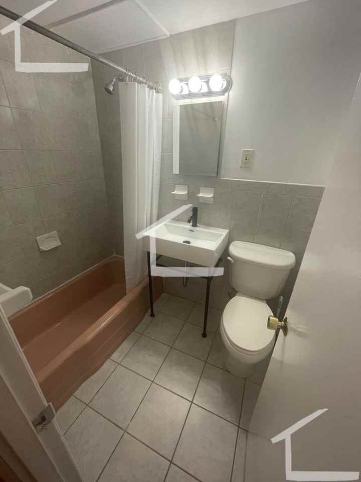 158 Winthrop Rd - Photo 5 of 8