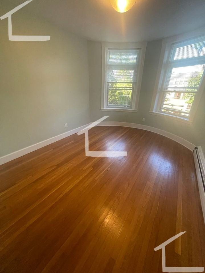 158 Winthrop Rd - Photo 6 of 8