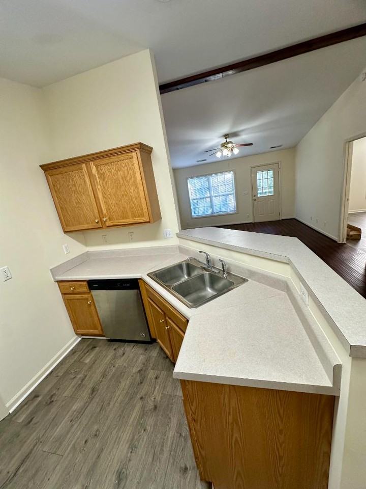 1620 Ridgecrest Dr - Photo 5 of 10