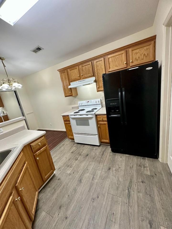 1620 Ridgecrest Dr - Photo 6 of 10