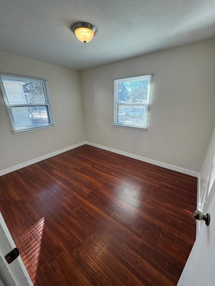 452 S 30th St - Photo 3 of 7