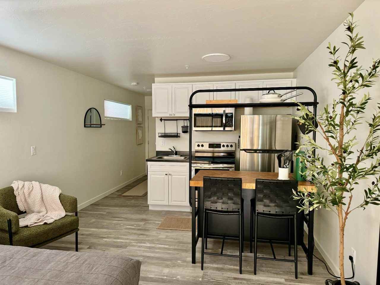 128 East Evergreen Drive - Photo 4 of 40