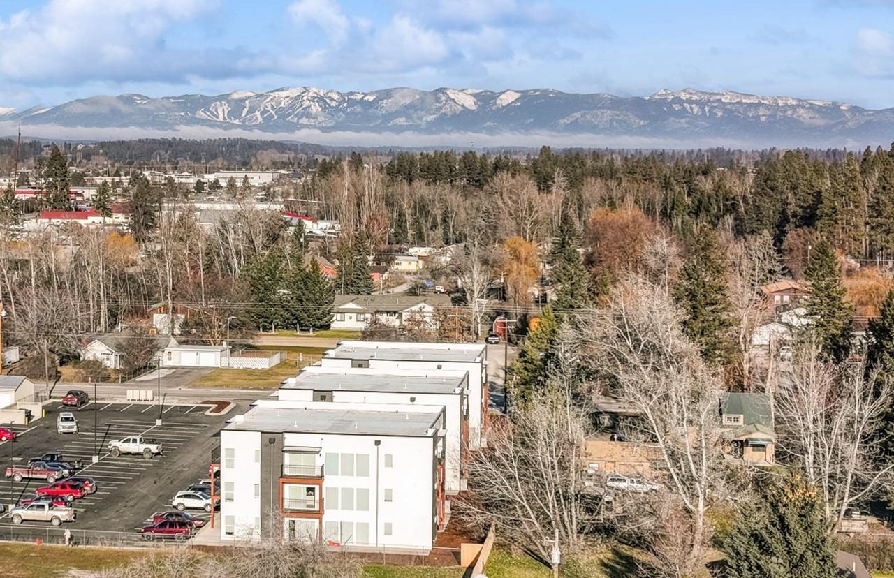 128 East Evergreen Drive - Photo 3 of 43